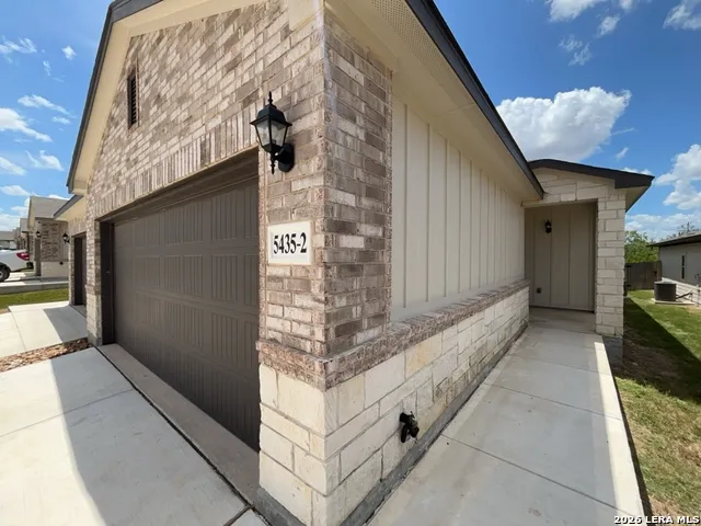 5435 Devils Gate Unit 2 Converse, TX 78109