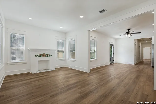 547 W HIGHLAND BLVD San Antonio, TX 78210