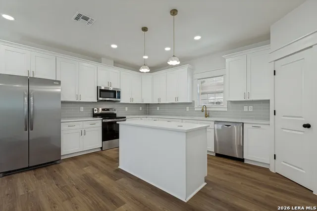 547 W HIGHLAND BLVD San Antonio, TX 78210