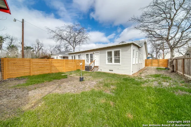 322 E Locust San Antonio, TX 78212