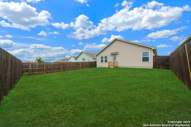 5914 SUNSHINE SMT Converse, TX 78109