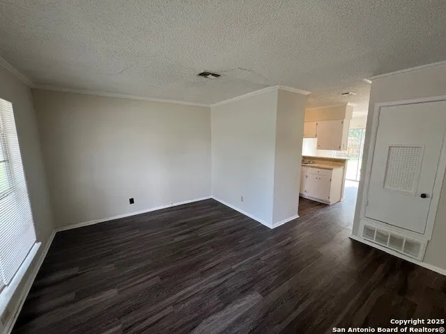 402 MICHELLE DR Converse, TX 78109