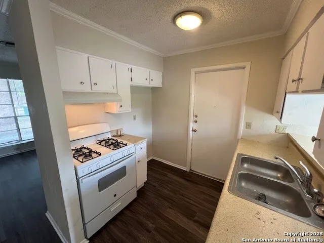 402 MICHELLE DR Converse, TX 78109