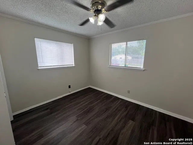 402 MICHELLE DR Converse, TX 78109