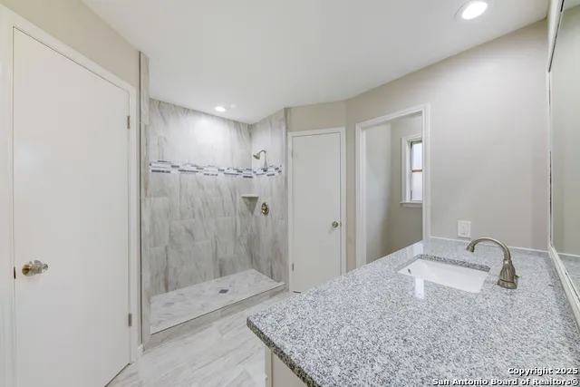 627 SUMMERWOOD DR New Braunfels, TX 78130
