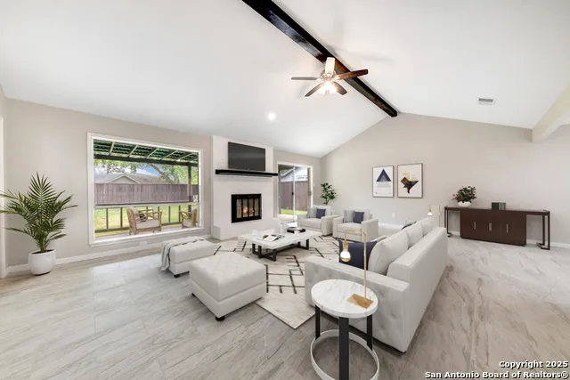627 SUMMERWOOD DR New Braunfels, TX 78130