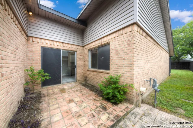 627 SUMMERWOOD DR New Braunfels, TX 78130