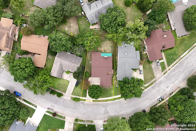 627 SUMMERWOOD DR New Braunfels, TX 78130