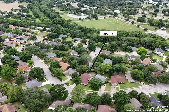 627 SUMMERWOOD DR New Braunfels, TX 78130