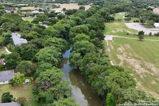 627 SUMMERWOOD DR New Braunfels, TX 78130