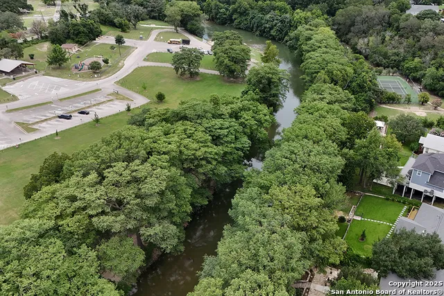 627 SUMMERWOOD DR New Braunfels, TX 78130