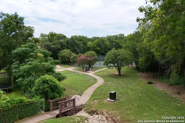 627 SUMMERWOOD DR New Braunfels, TX 78130