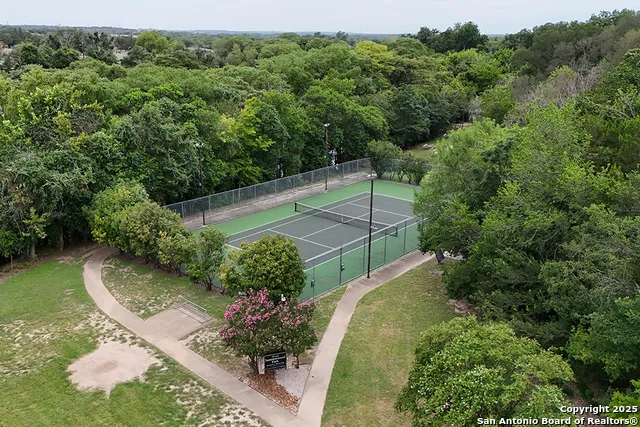 627 SUMMERWOOD DR New Braunfels, TX 78130