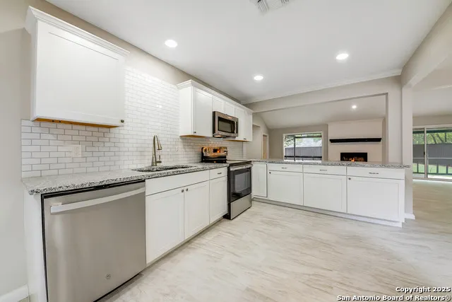 627 SUMMERWOOD DR New Braunfels, TX 78130