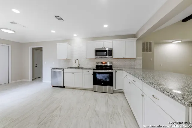 627 SUMMERWOOD DR New Braunfels, TX 78130