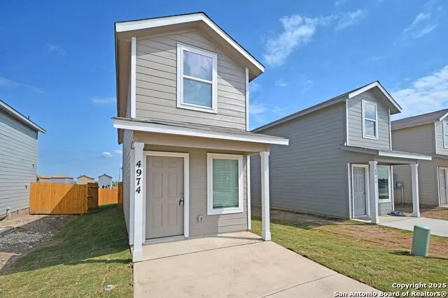 4974 Daisy Blossom Converse, TX 78109