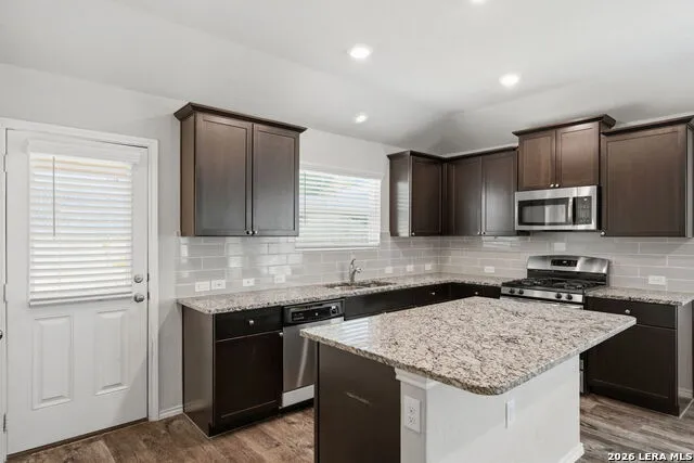 10403 Midsummer Mdw Converse, TX 78109