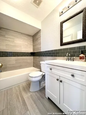 13119 FORUM RD Universal City, TX 78148
