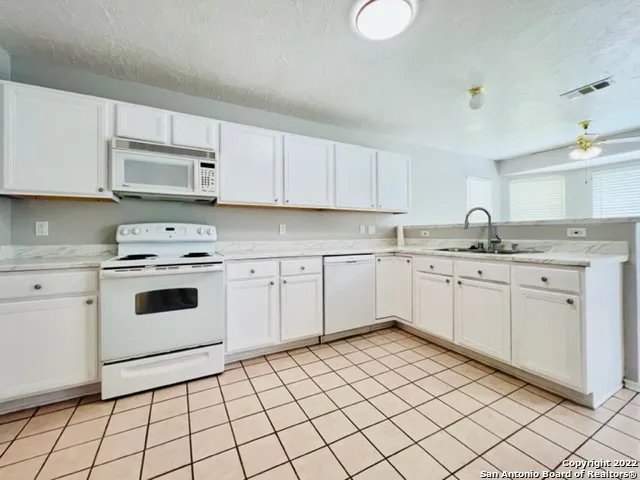 13119 FORUM RD Universal City, TX 78148