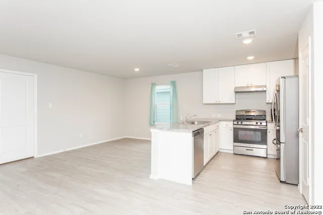 9227 GRIFFITH RUN Converse, TX 78109