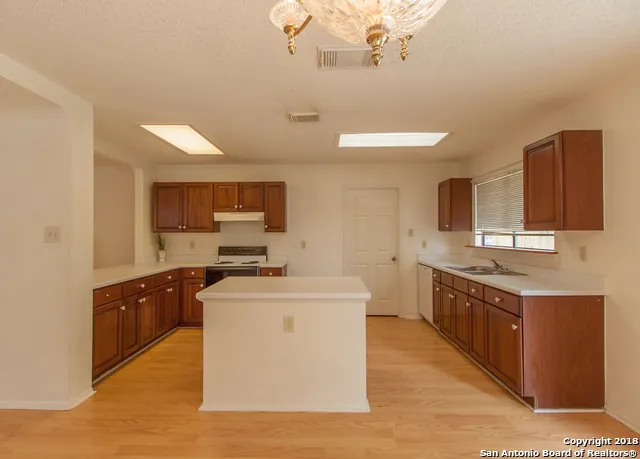 7054 AUTUMN PARK San Antonio, TX 78249