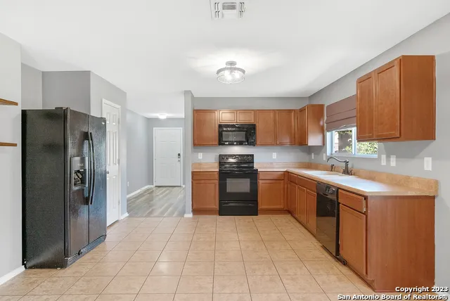 3612 Mistik Mdws Selma, TX 78154