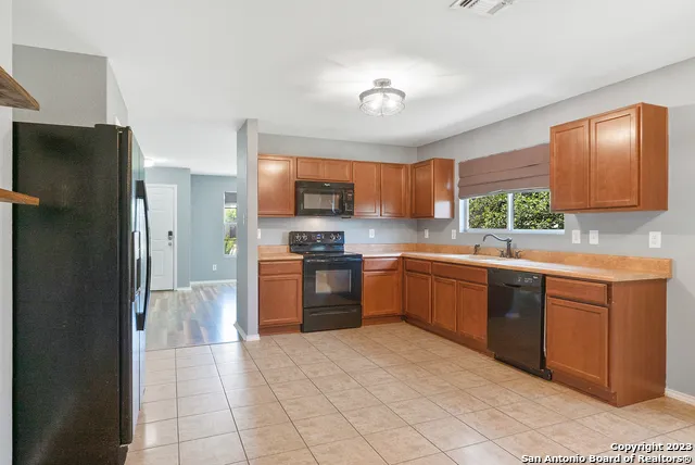 3612 Mistik Mdws Selma, TX 78154