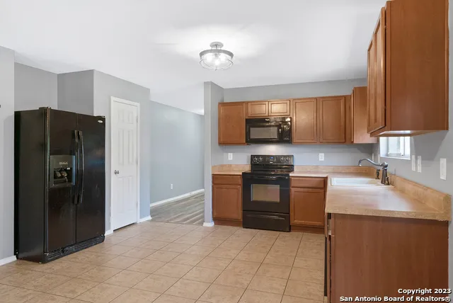 3612 Mistik Mdws Selma, TX 78154