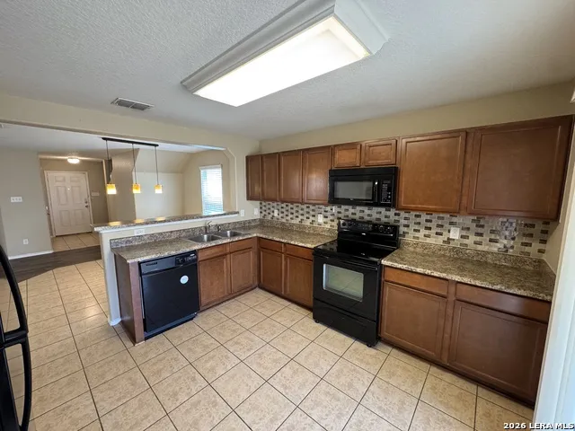 9223 SILVER VIS San Antonio, TX 78254