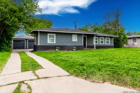 210 GREENHAVEN DR