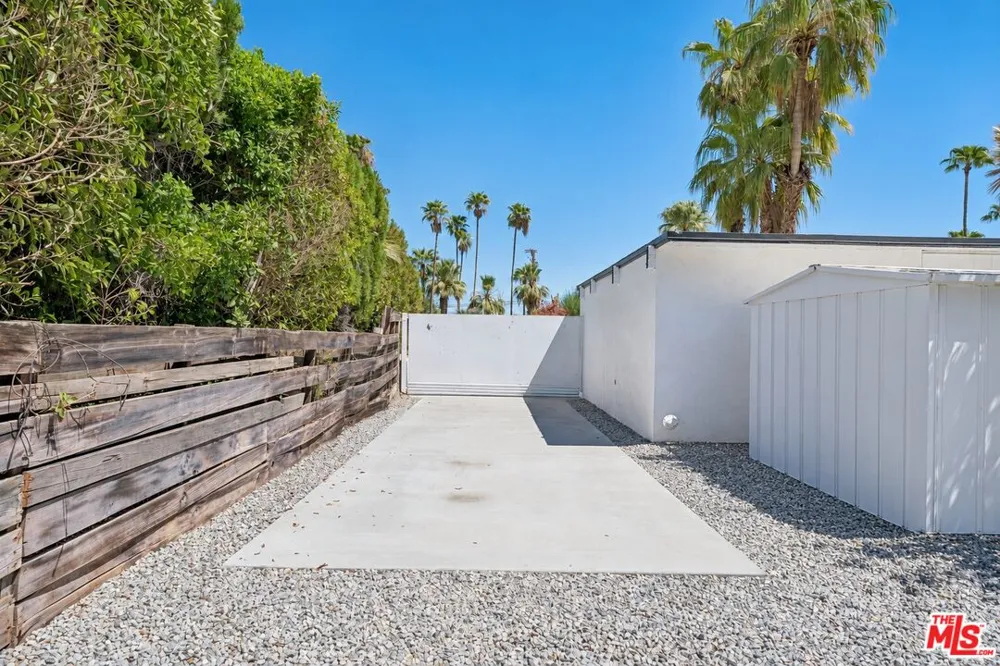 547 Farrell Drive Palm Springs, CA 92262