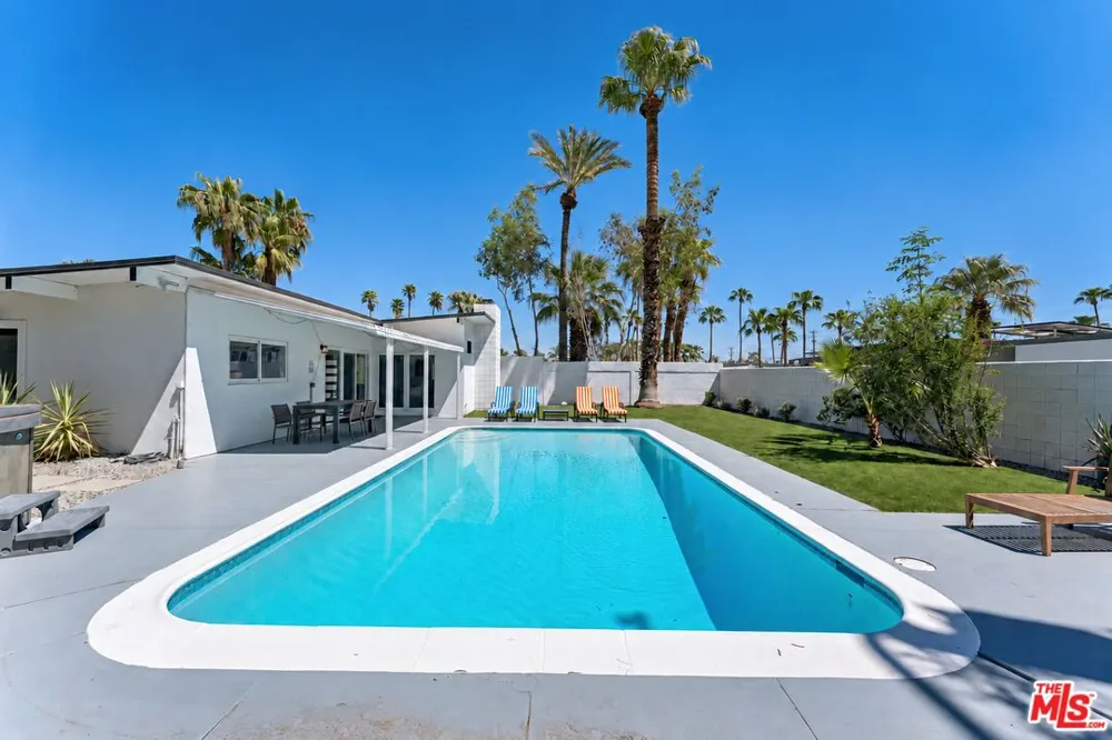 547 Farrell Drive Palm Springs, CA 92262