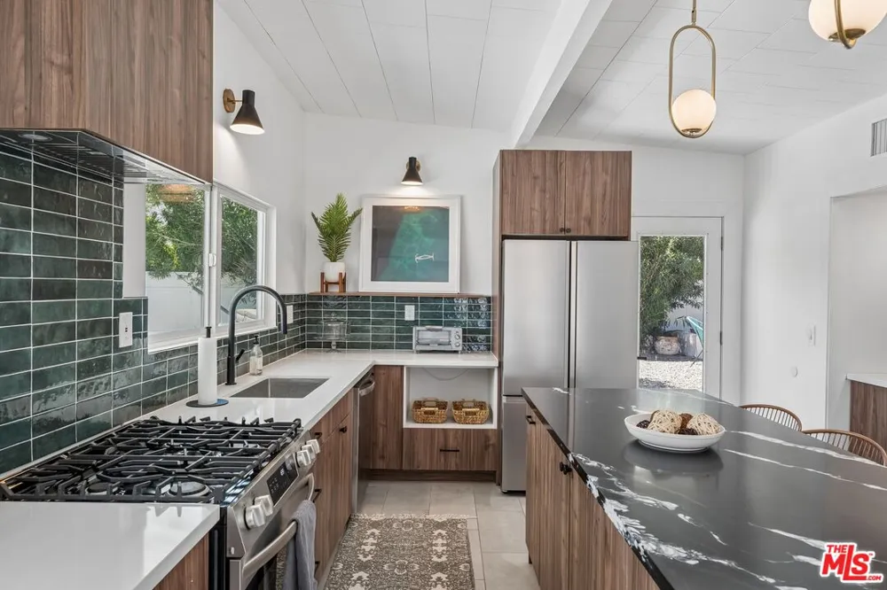 547 Farrell Drive Palm Springs, CA 92262