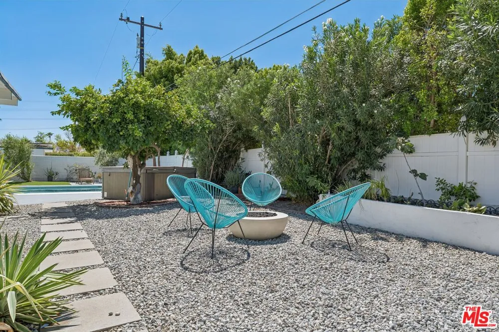 547 Farrell Drive Palm Springs, CA 92262