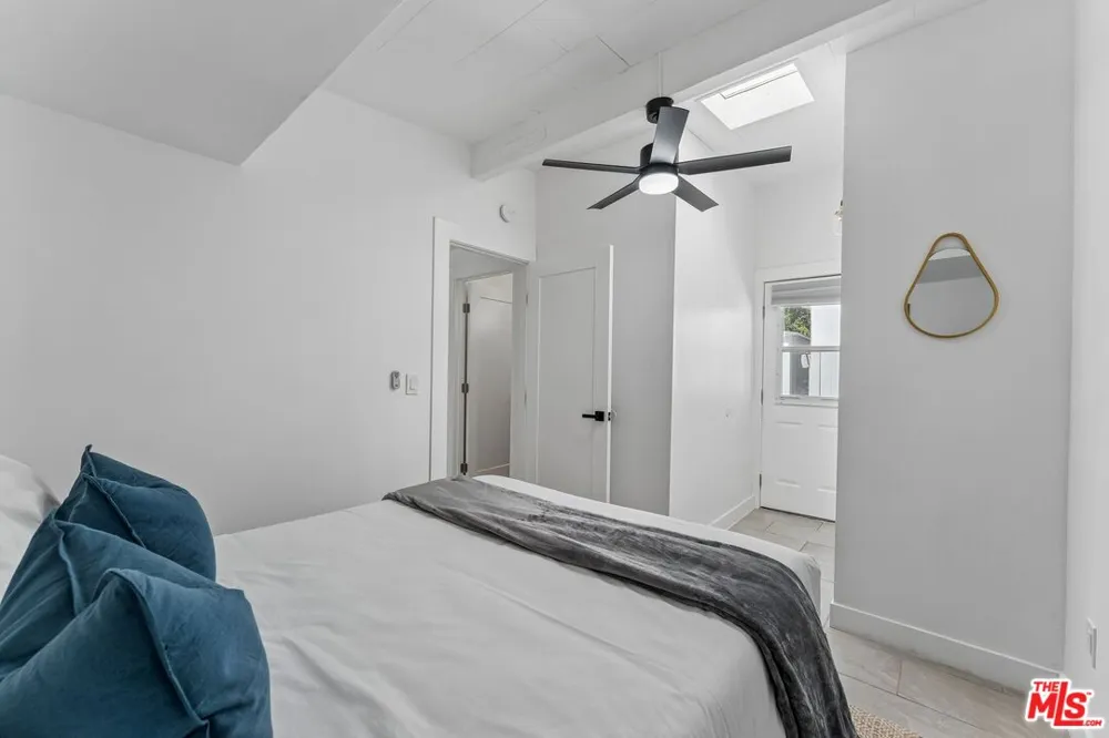 547 Farrell Drive Palm Springs, CA 92262