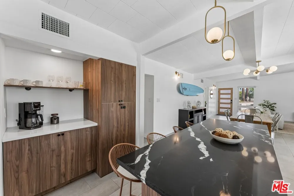 547 Farrell Drive Palm Springs, CA 92262