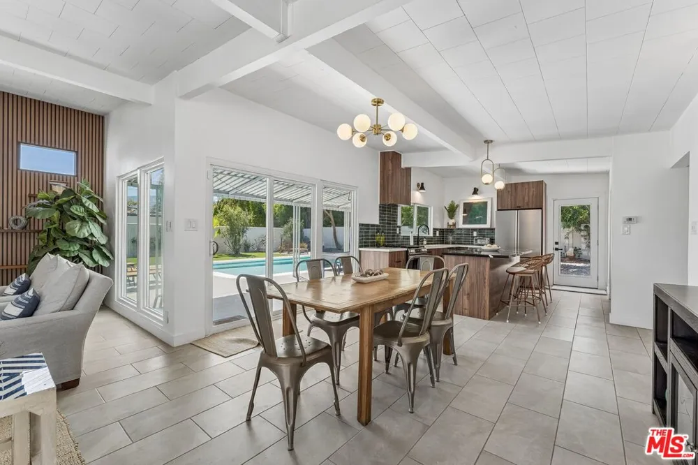 547 Farrell Drive Palm Springs, CA 92262