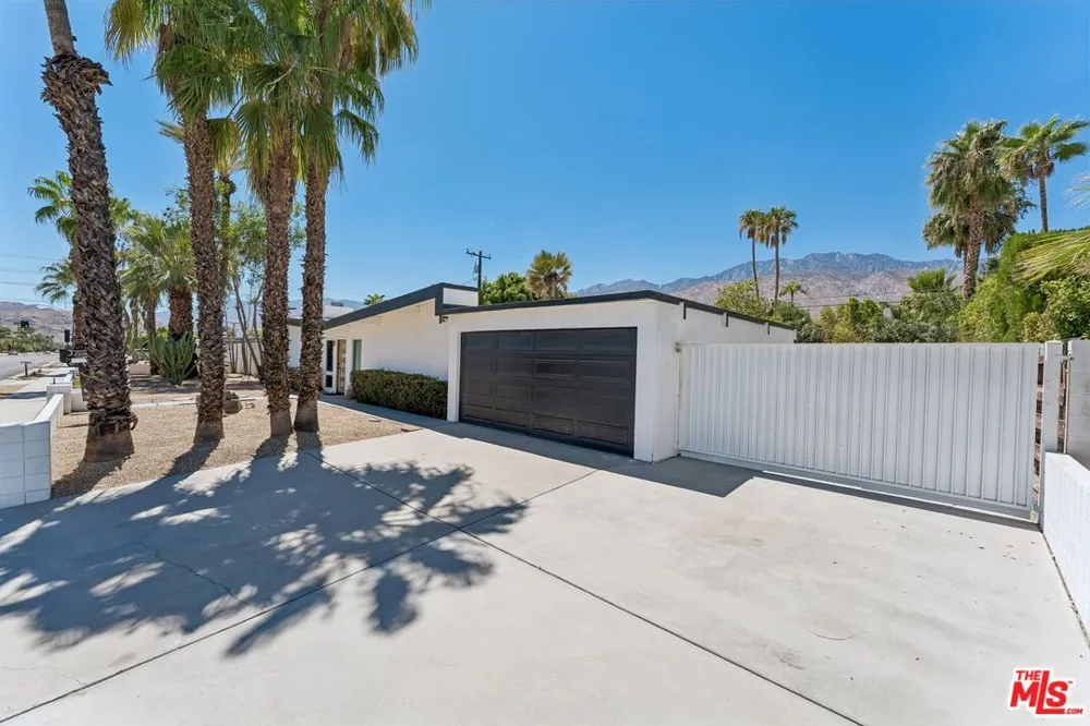 547 Farrell Drive Palm Springs, CA 92262