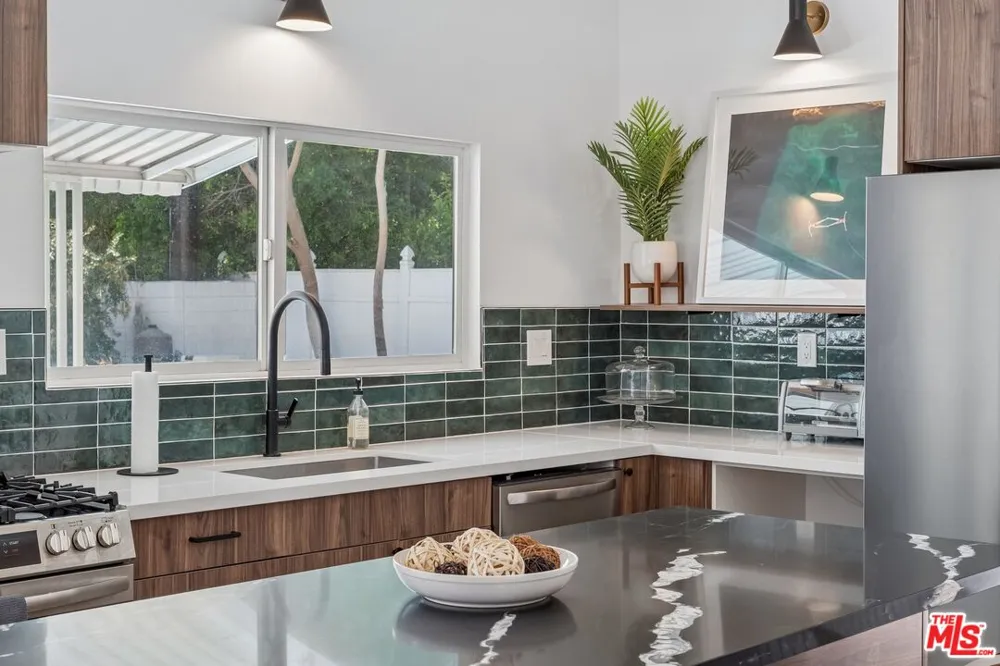 547 Farrell Drive Palm Springs, CA 92262