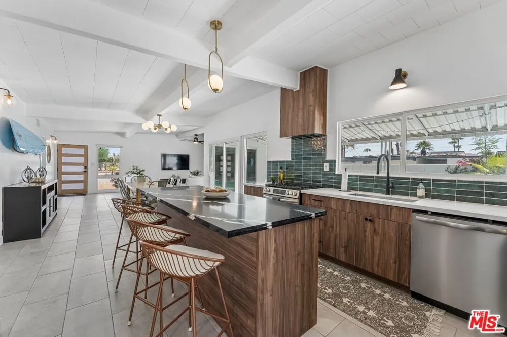 547 Farrell Drive Palm Springs, CA 92262