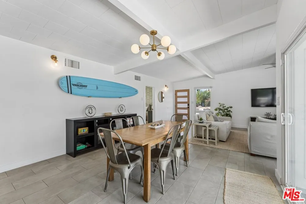 547 Farrell Drive Palm Springs, CA 92262
