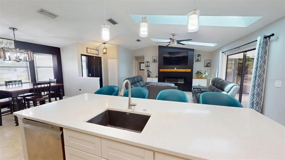 2461 GOLD OAK COURT E Sarasota, FL 34232