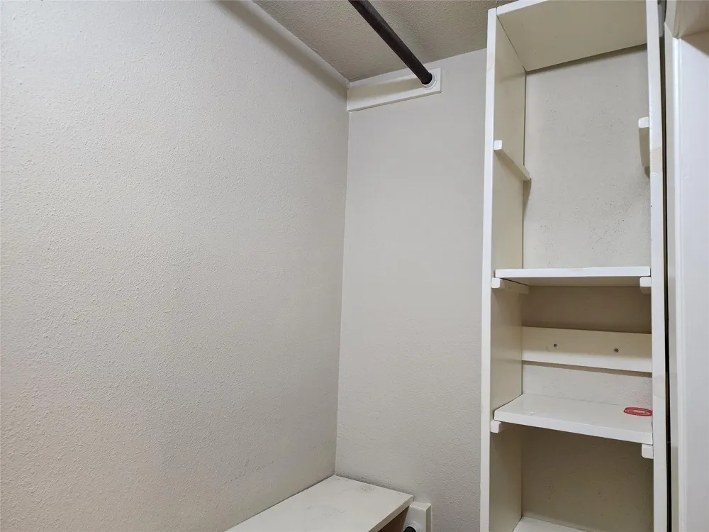 407 Avenue C Markham, TX 77456