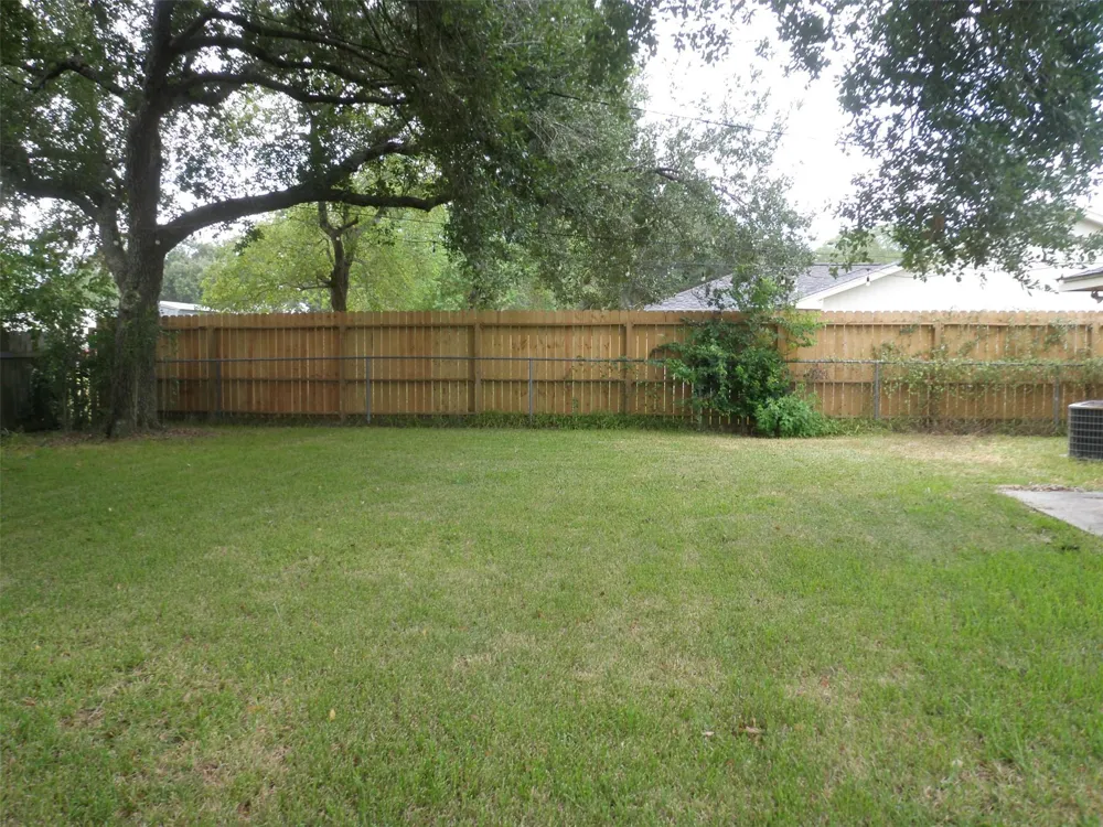 407 Avenue C Markham, TX 77456