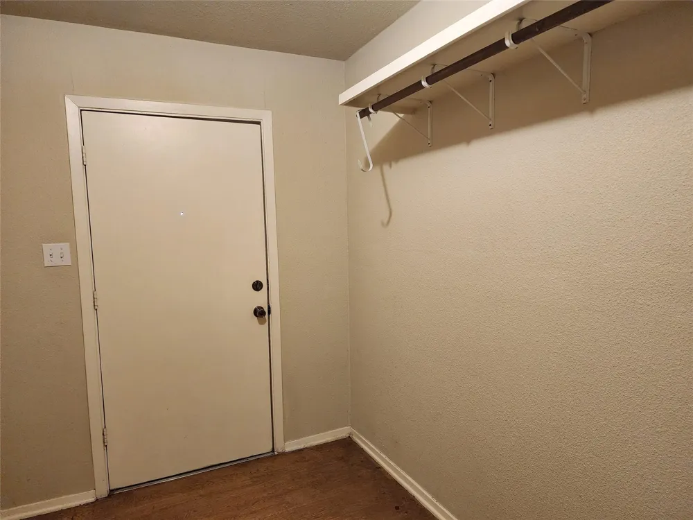 407 Avenue C Markham, TX 77456