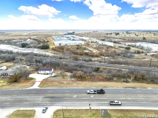 2806 Us Highway 90 Hondo, TX 78861