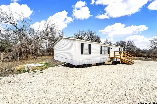 2806 Us Highway 90 Hondo, TX 78861