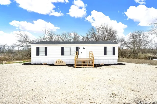 2806 Us Highway 90 Hondo, TX 78861