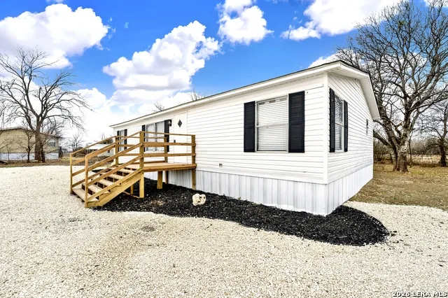 2806 Us Highway 90 Hondo, TX 78861