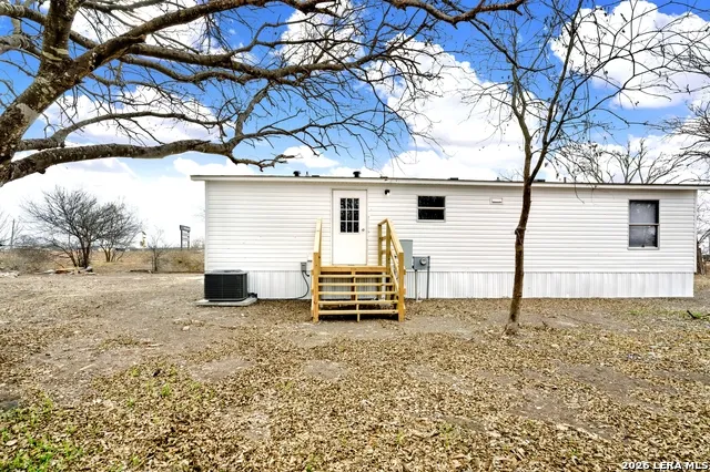 2806 Us Highway 90 Hondo, TX 78861